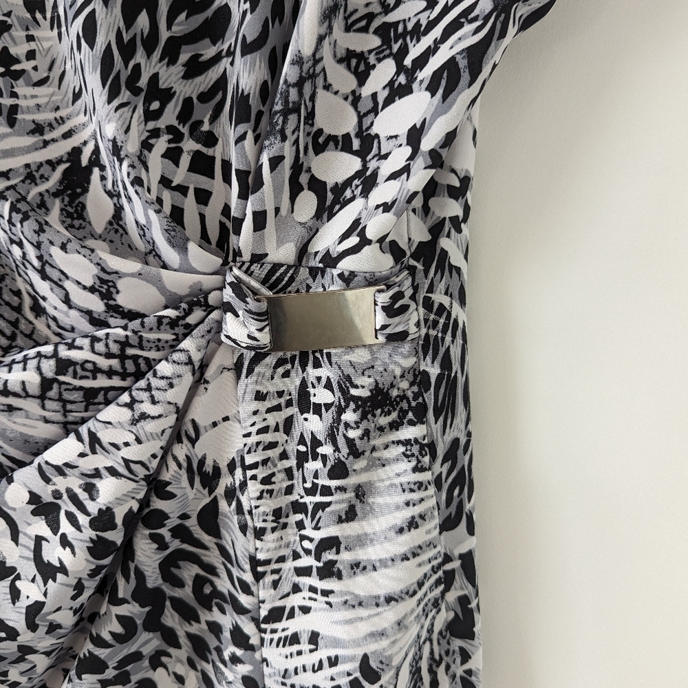 Mandee Abstract Monochrome Print Top with Waist Cinch - Size L Leopard Zebra - Picture 3 of 9